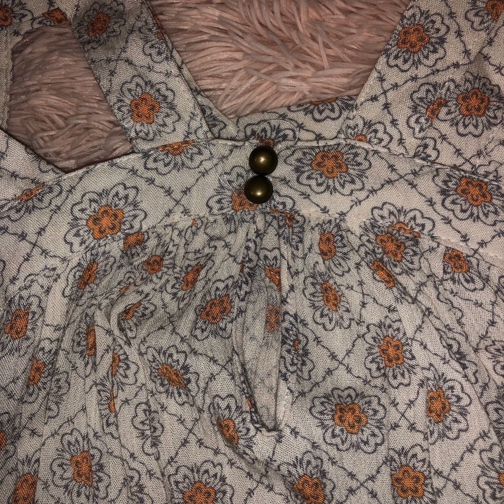 Cute Blouse - Picture 4 of 4